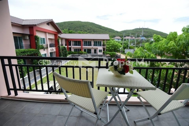 Rose Villa Resort Pak Chong is a business with a mountain view and a nice, shady atmosphere.