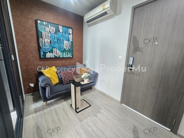 Condo The Line Wong Sawang is located in the heart of Wong Sawang area, only 300 meters to MRT.