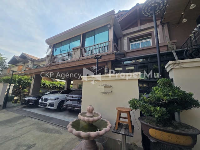 Single house, Nantawan Village, Bangna, Km.7, corner house, fully decorated, with a large fish pond.