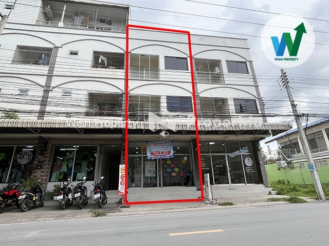 Urgent sale, shophouse, Thale Chupsorn Subdistrict, Lopburi Province, near community area, with tenants