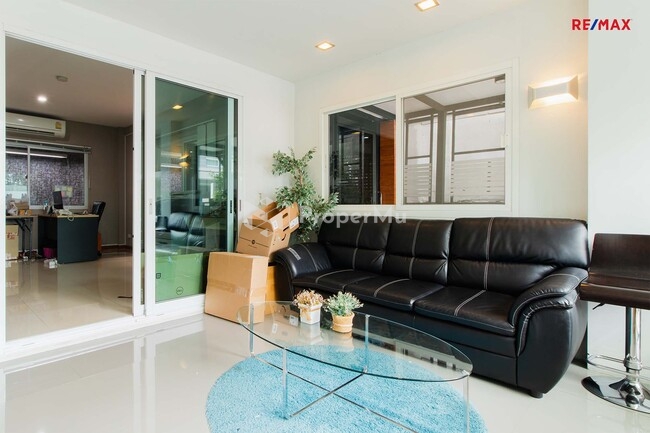 House for sale, Casa Grand Ratchapruek-Rama 5, suitable for an office.
