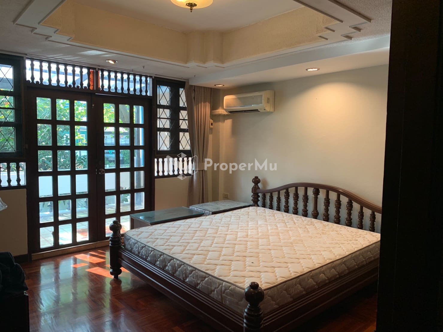 A 2 blocks townhome for rent in the heart of Sathorn Rd. Newly renovated with garden view. Approx. 4