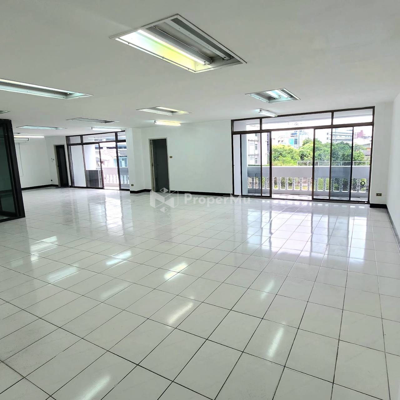 Office space for rent at Sukhumvit 71 Soi Pridi Banomyong 41. (At 71 Sportclub building)