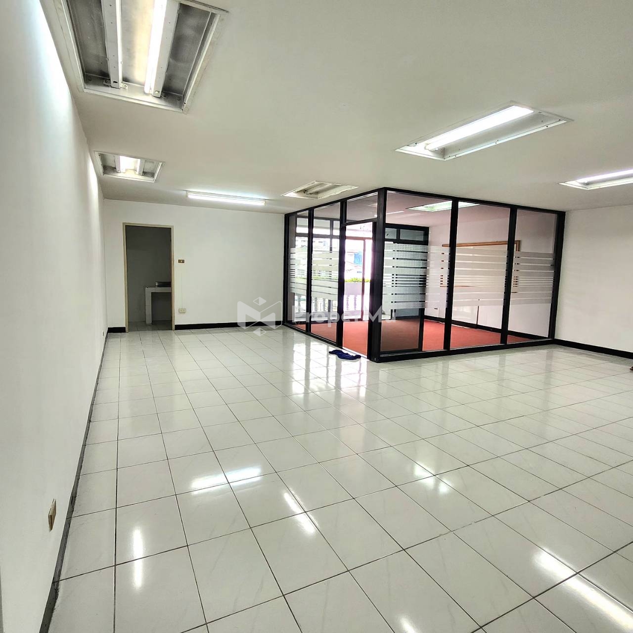 Office space for rent at Sukhumvit 71 Soi Pridi Banomyong 41. (At 71 Sportclub building)