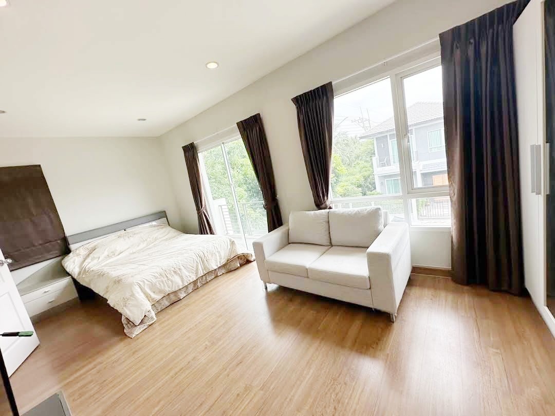 ให้เช่าบ้านเดี่ยว2ชั้น  หมู่บ้านเซนโทร รังสิต คลอง4   ใกล้ฟิวเจอร์ ดรีมเวิล์ด 