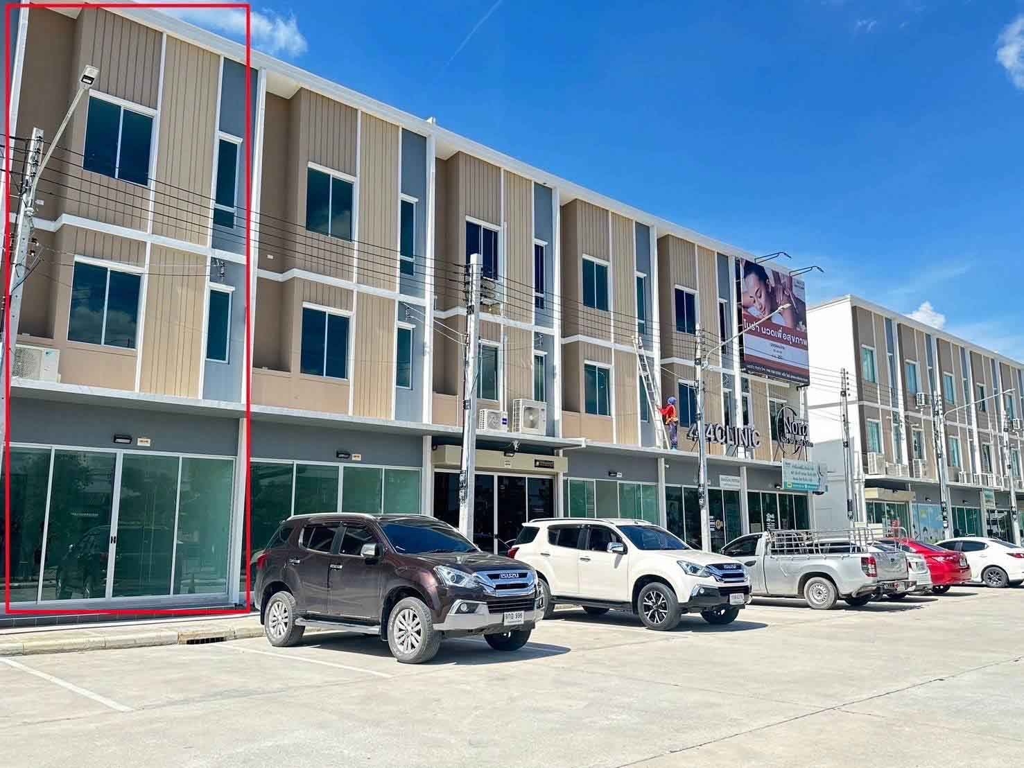 For rent, 3-storey commercial building near Poonthrup Market business area, Pathum Thani