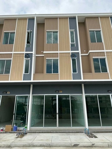 For rent, 3-storey commercial building near Poonthrup Market business area Pathum