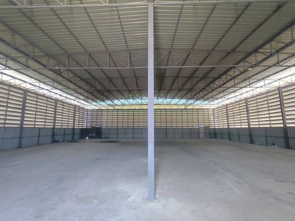 Factory and warehouse for rent in Bang Pa-in, with office and worker accommodation, on the main road, near Asia Road, Chiang Rak Noi Subdistrict, Amphoe