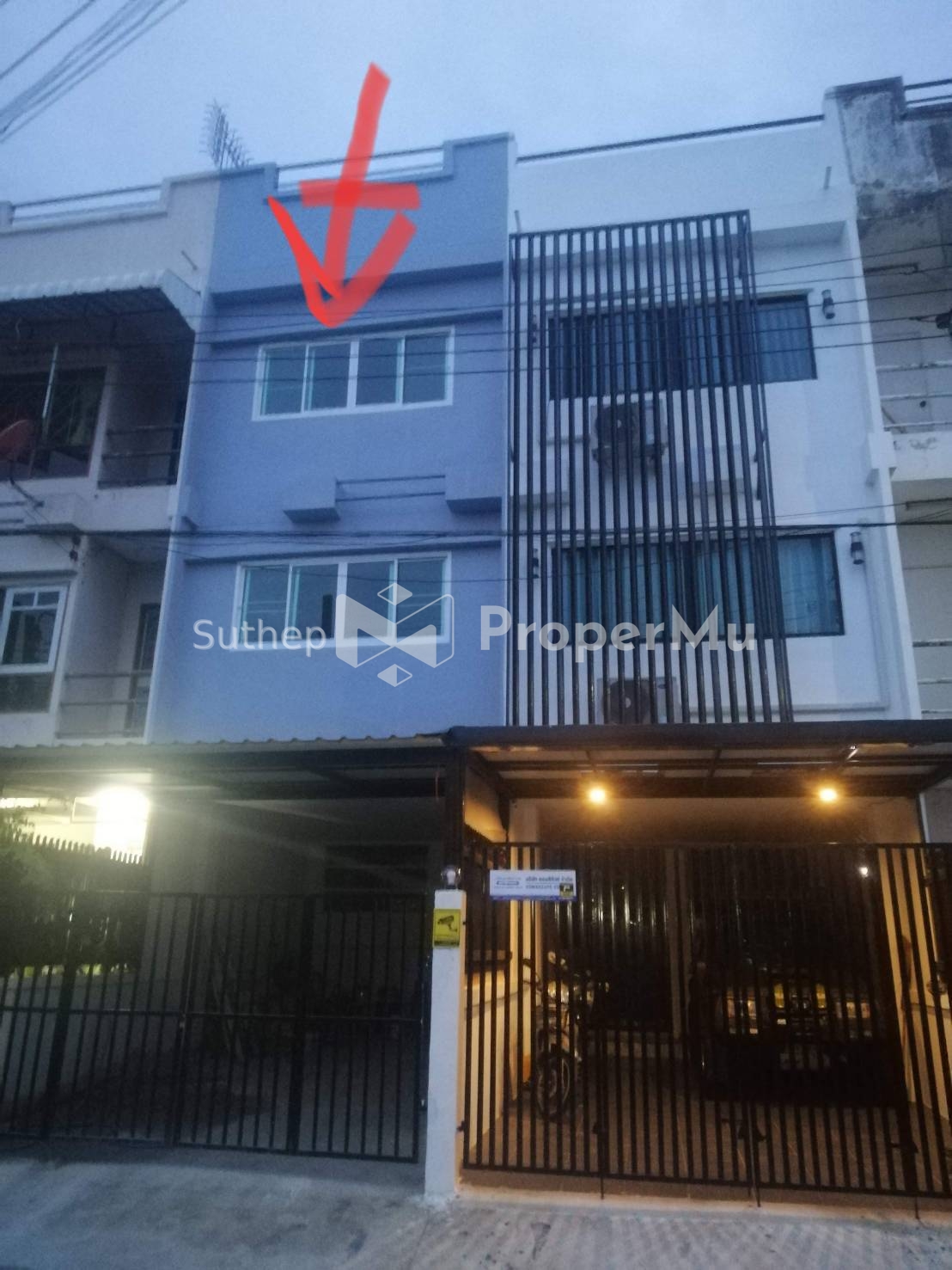 H1143 Townhouse for sale, 3 floors, near the Pink Line, Muang Thong Thani Station, only 1 km from Chaeng Watthana Road.