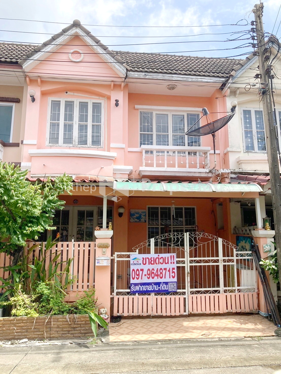 🚩 Selling a townhouse, cheap price, 6 meters wide, in the Busarin Village, Soi Phraya Suren 40