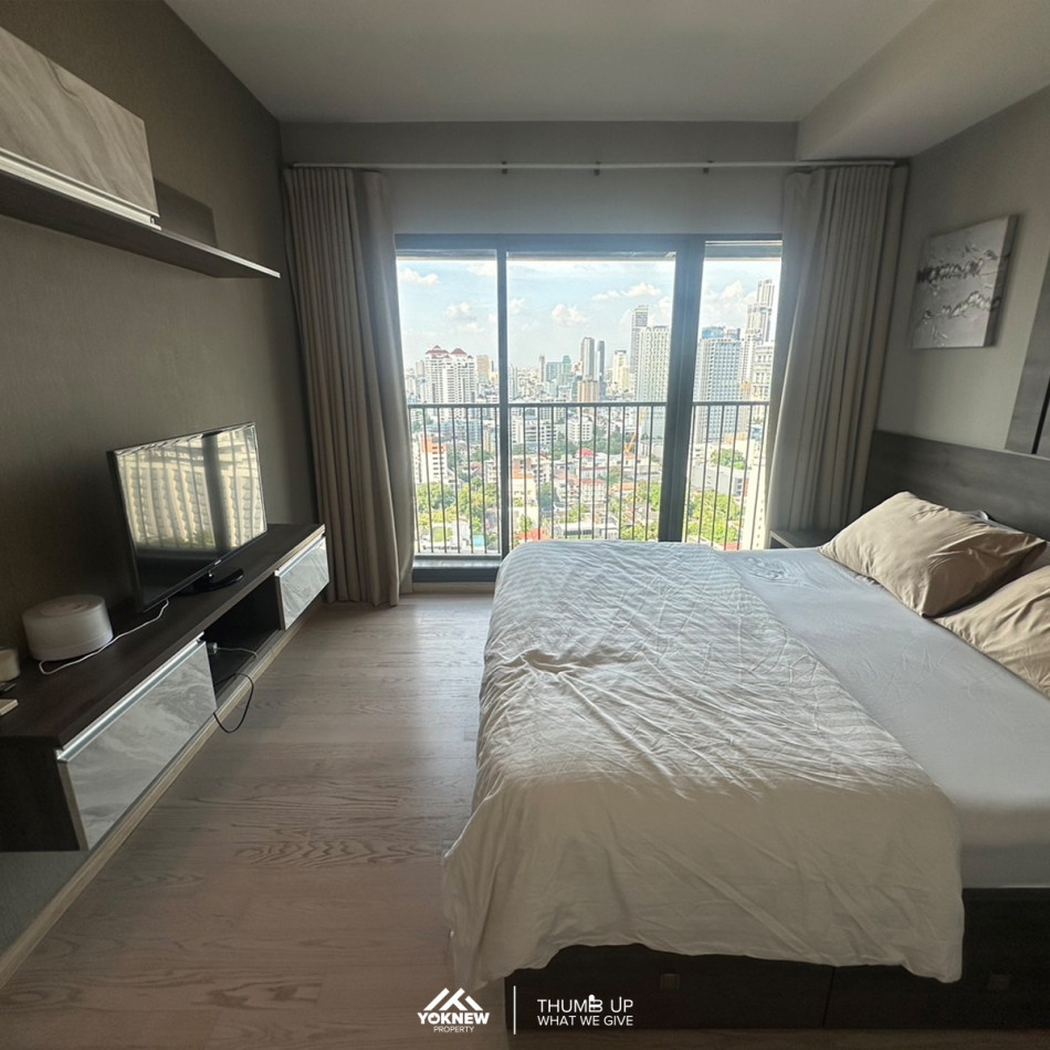 For rent  Large room, high floor, beautiful city view Noble Remix Sukhumvit 𝟑𝟔 Rent price 31,000 bah