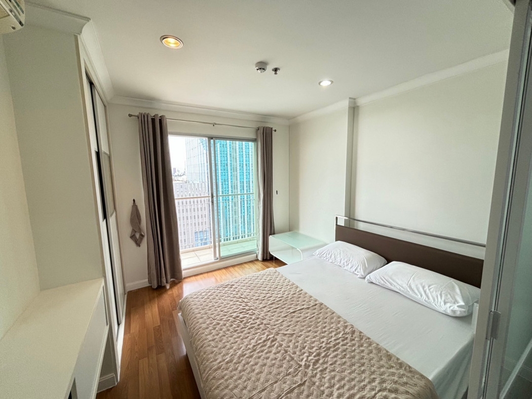 Urgent sale Condo Lumpini Place Rama 9 - Ratchada  Very beautiful and clean room, simple minimalist 