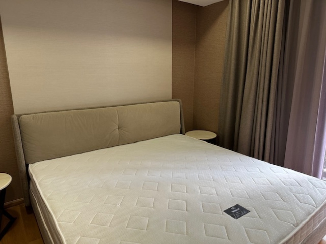 Condo for rent Klass Langsuan, furnished room, separate room