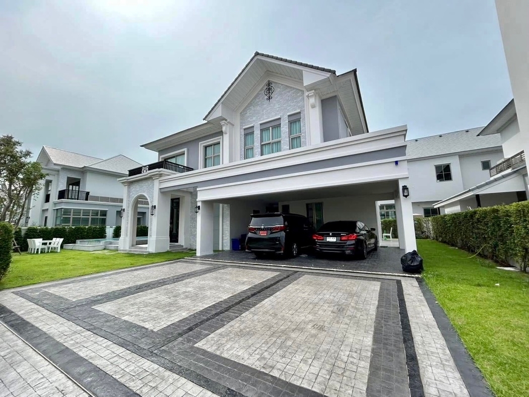 For rent 4 bedroom Luxury Pool Villa near Suvarnabhumi Airport. Fully furnished, ready to move in