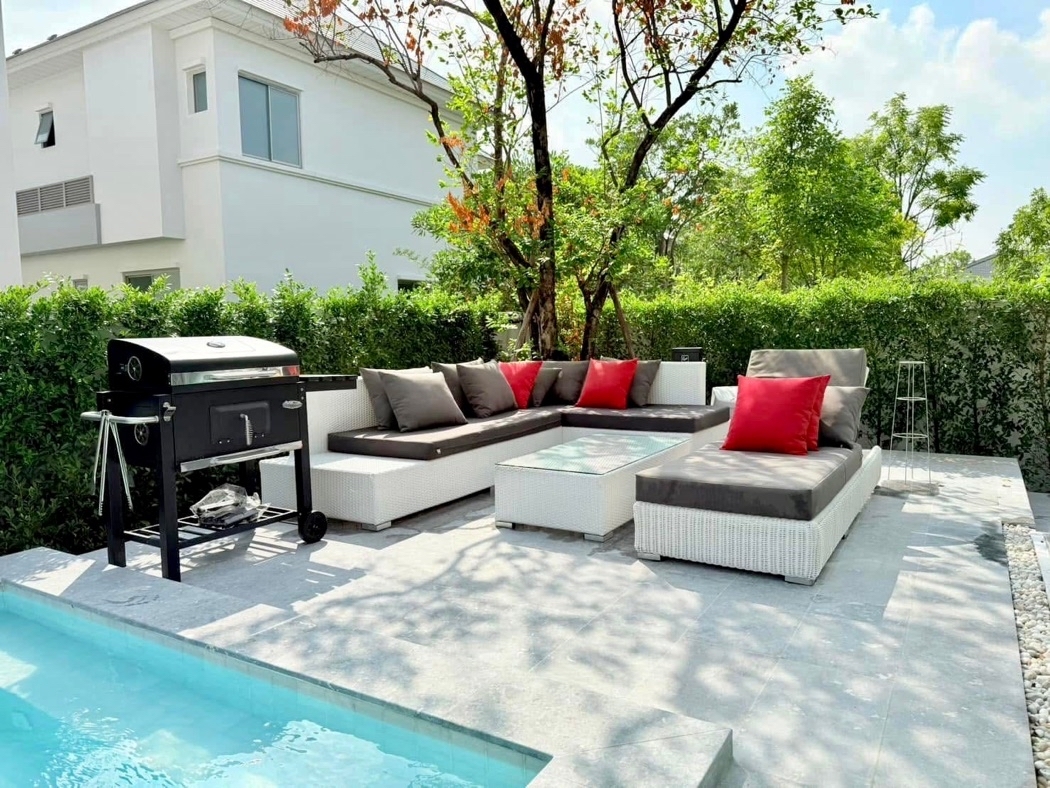 For rent 4 bedroom Luxury Pool Villa near Suvarnabhumi Airport. Fully furnished, ready to move in