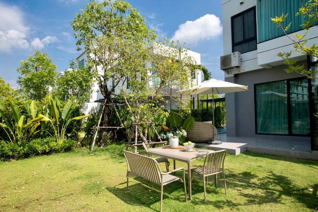 For rent 3-Storey detached house with private swimming pool, Pool Villa near Suvarnabhumi Airport  F