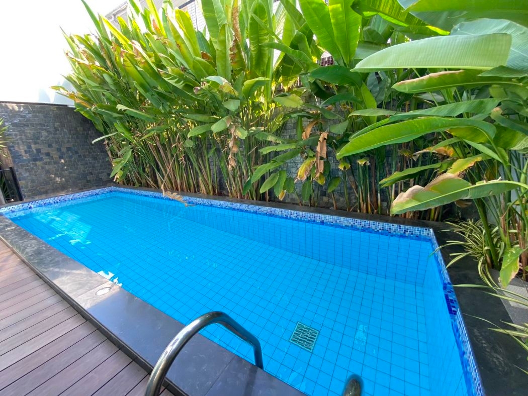 For rent 3-Story Detached Pool Villa in Ekkamai, Bangkok. Fully furnished and ready to move in