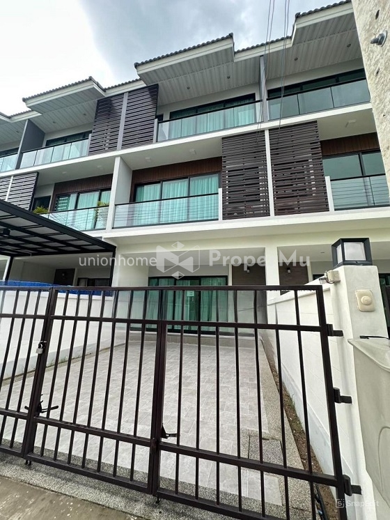 For rent: 3-storey townhouse, Supalai Pride Bangna-Lat Krabang Village, ready to move in, price 22,000 baht/month (N.1440)