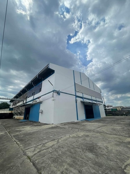 Warehouse for rent, next to Romklao Road, 2 floors, usable area 2,029 sq m.  On almost 2 rai of land