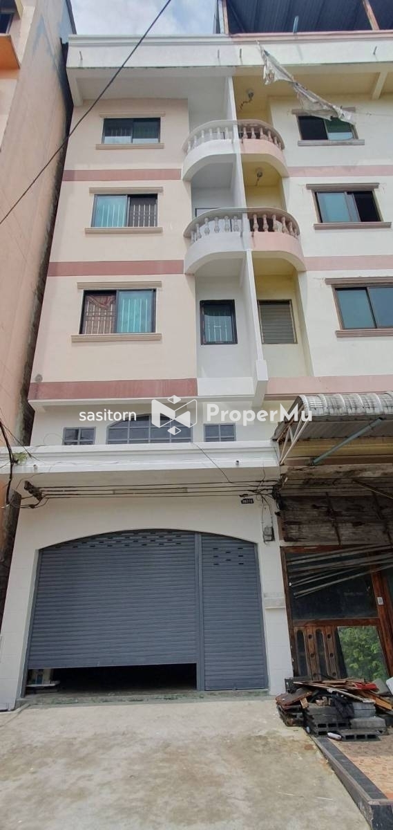 Very cheap for rent, 4 and a half story shophouse (with rooftop)