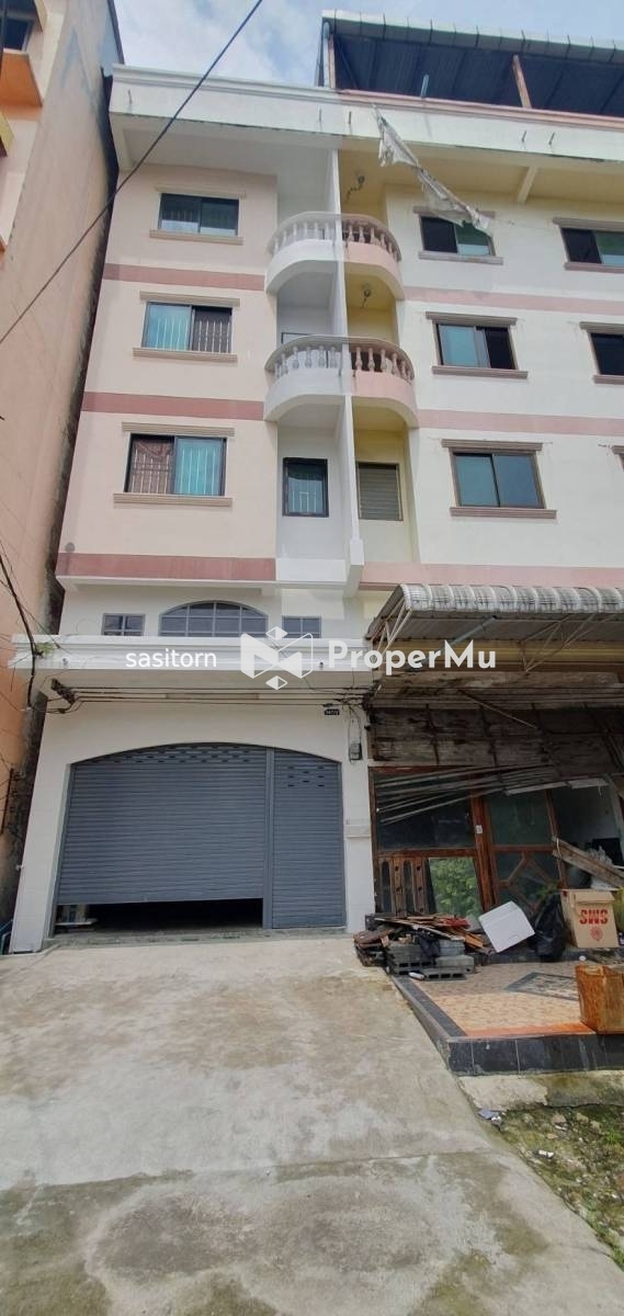 Very cheap for rent, 4 and a half story shophouse (with rooftop)