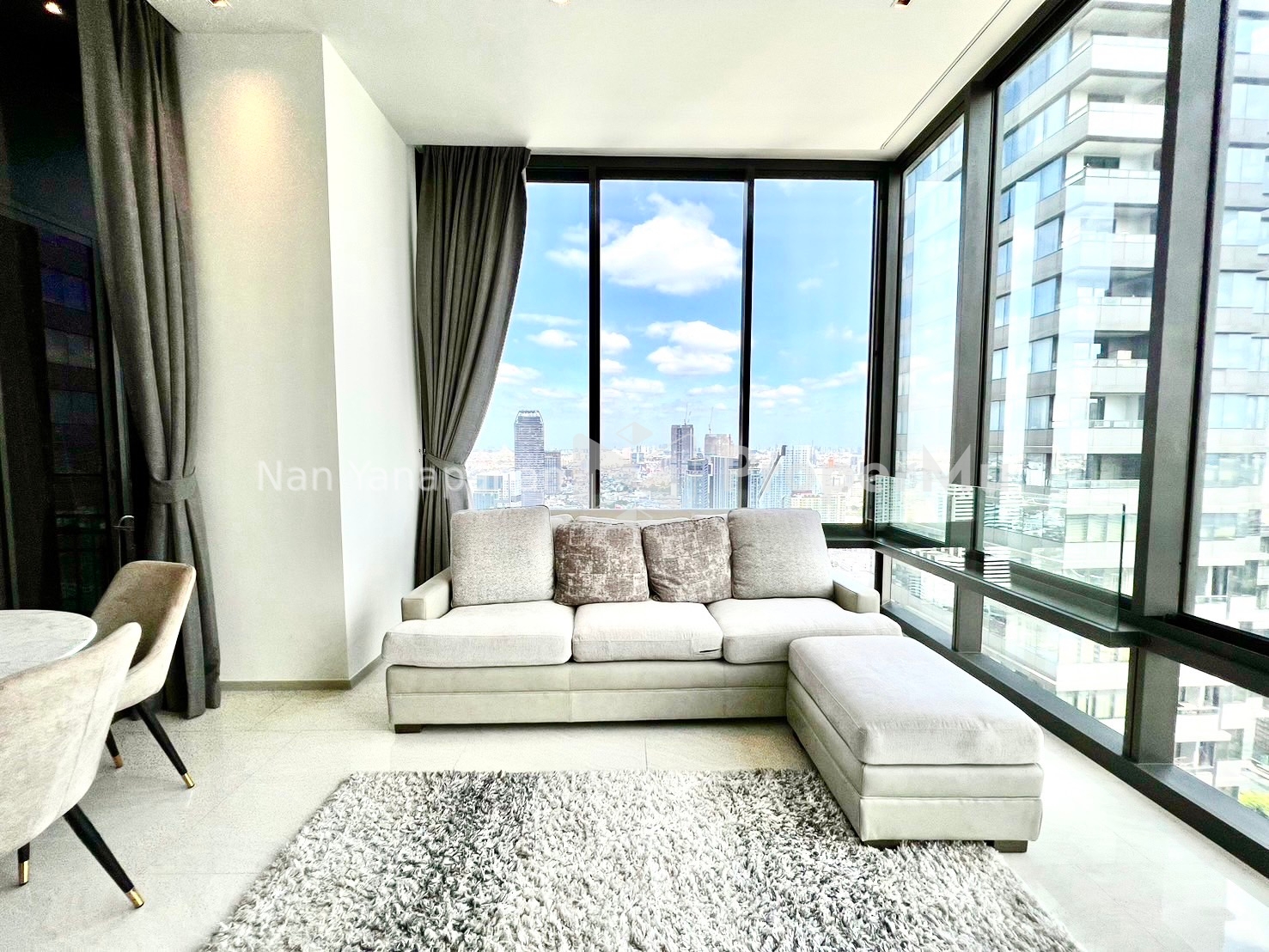 Ashton Silom Floor 3X  (A885) AG post 2 bedrooms, 2 bathrooms 76 square meters, full furnished, read