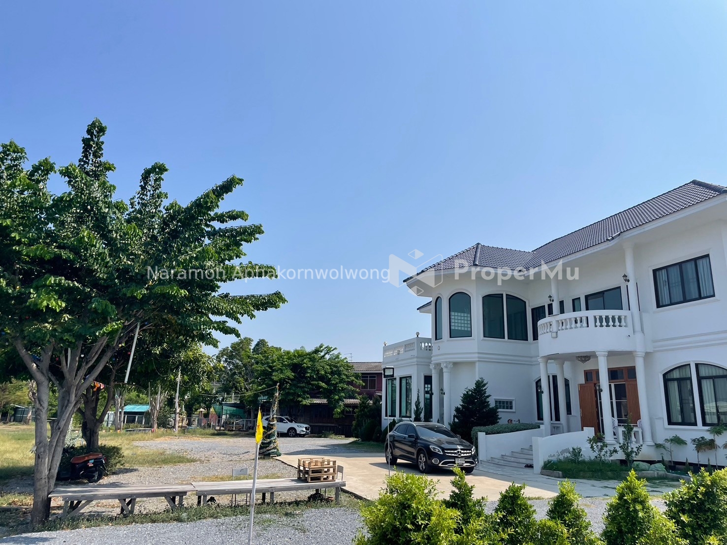 For sale: Luxury house on the banks of the Chao Phraya River, with a view of the Saphan Chetsadabodi