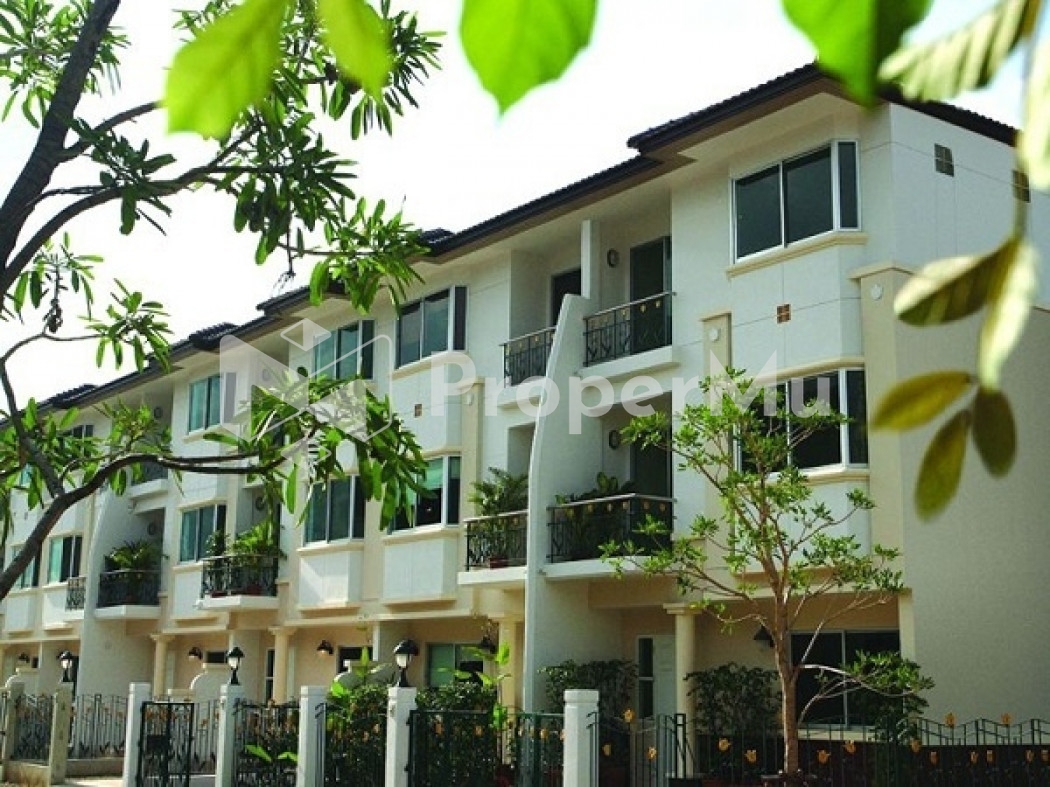 Urgent sale, 3-storey townhouse with furniture, Supalai City Resort, in the heart of Phuket city.