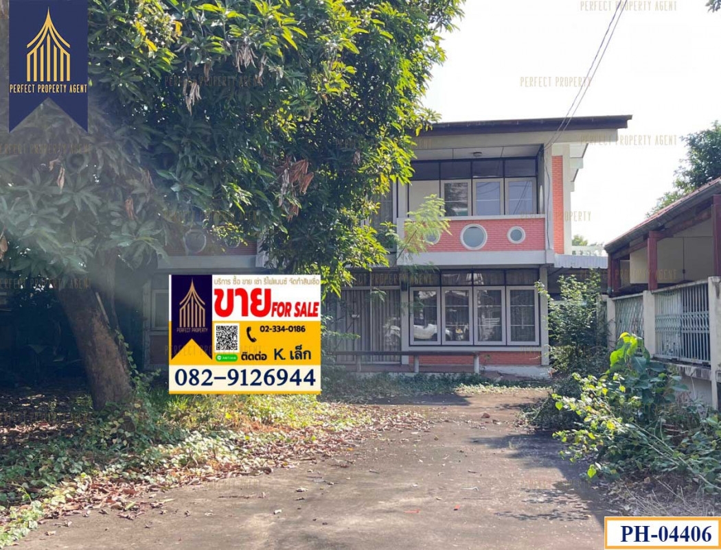 For sale: two-storey detached house with 181 square wah of land, Soi Lat Phrao