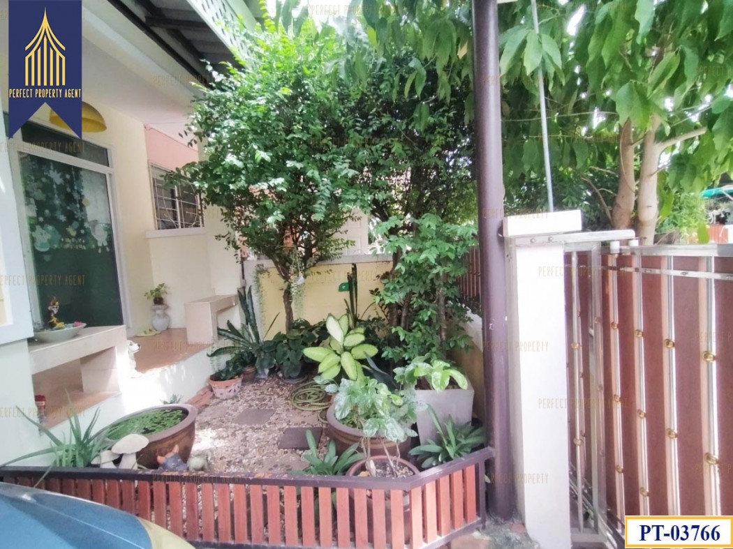 For sale: 2-storey townhouse, Rueanrudee 3, Hathai Rat Road, near Safari World, Bangkok