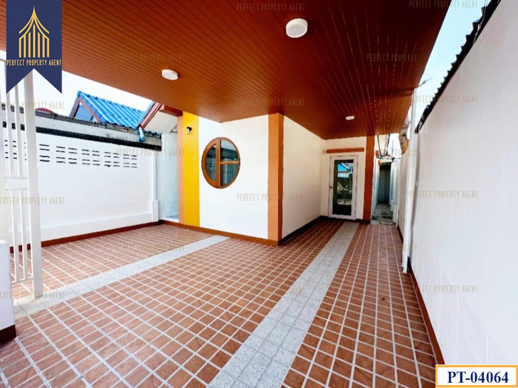 Townhouse for sale, newly decorated, located at Wittaya Amornthap, Nong Chok, Bangkok