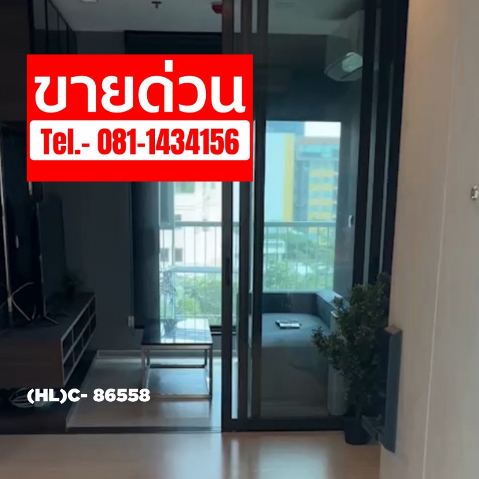 Urgent sale: Life Sukhumvit 62, Phra Khanong District, includes built-in furniture.