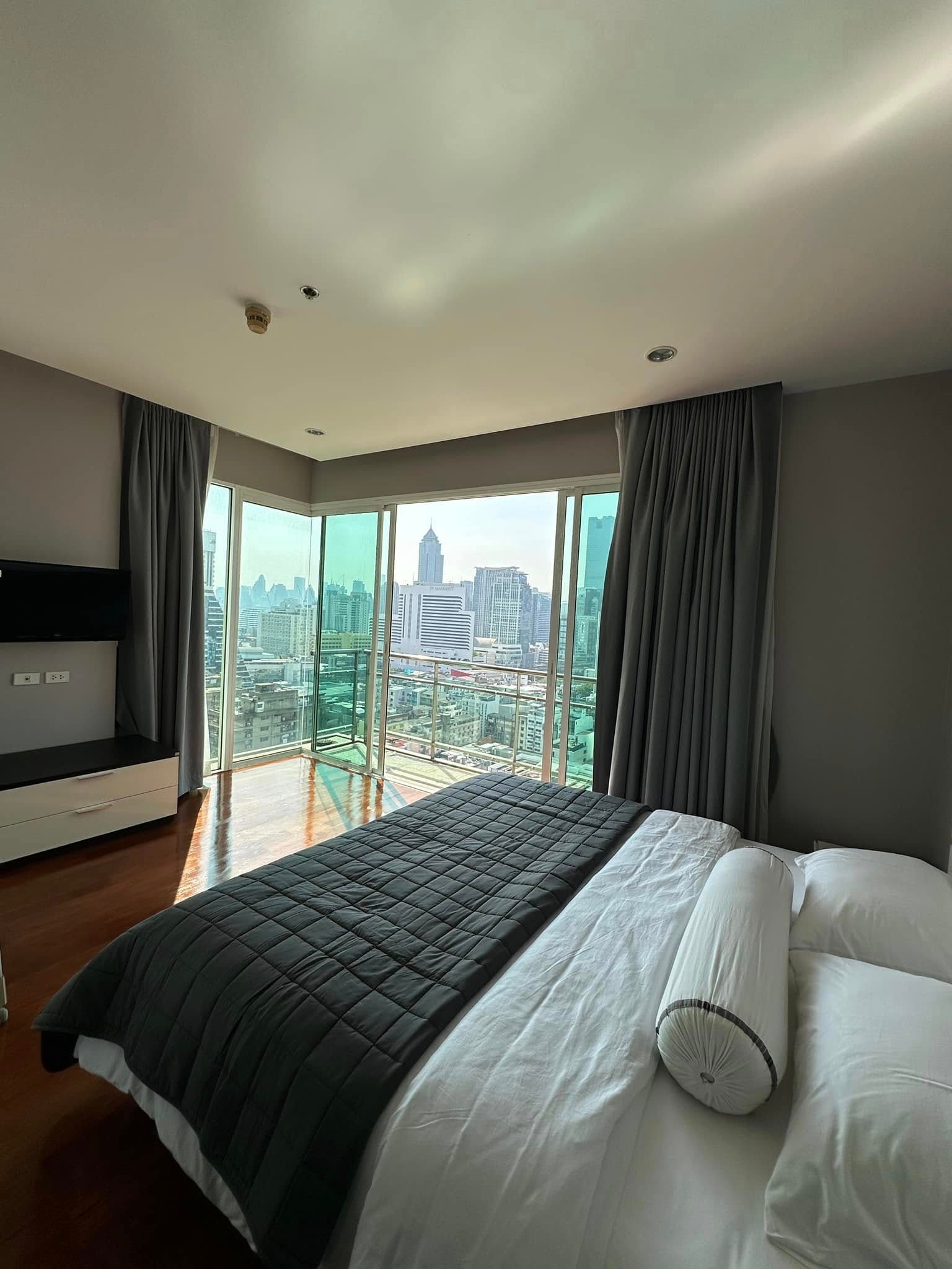 For Sale or Rent Prime Sukhumvit 11 ( BTS Nana )