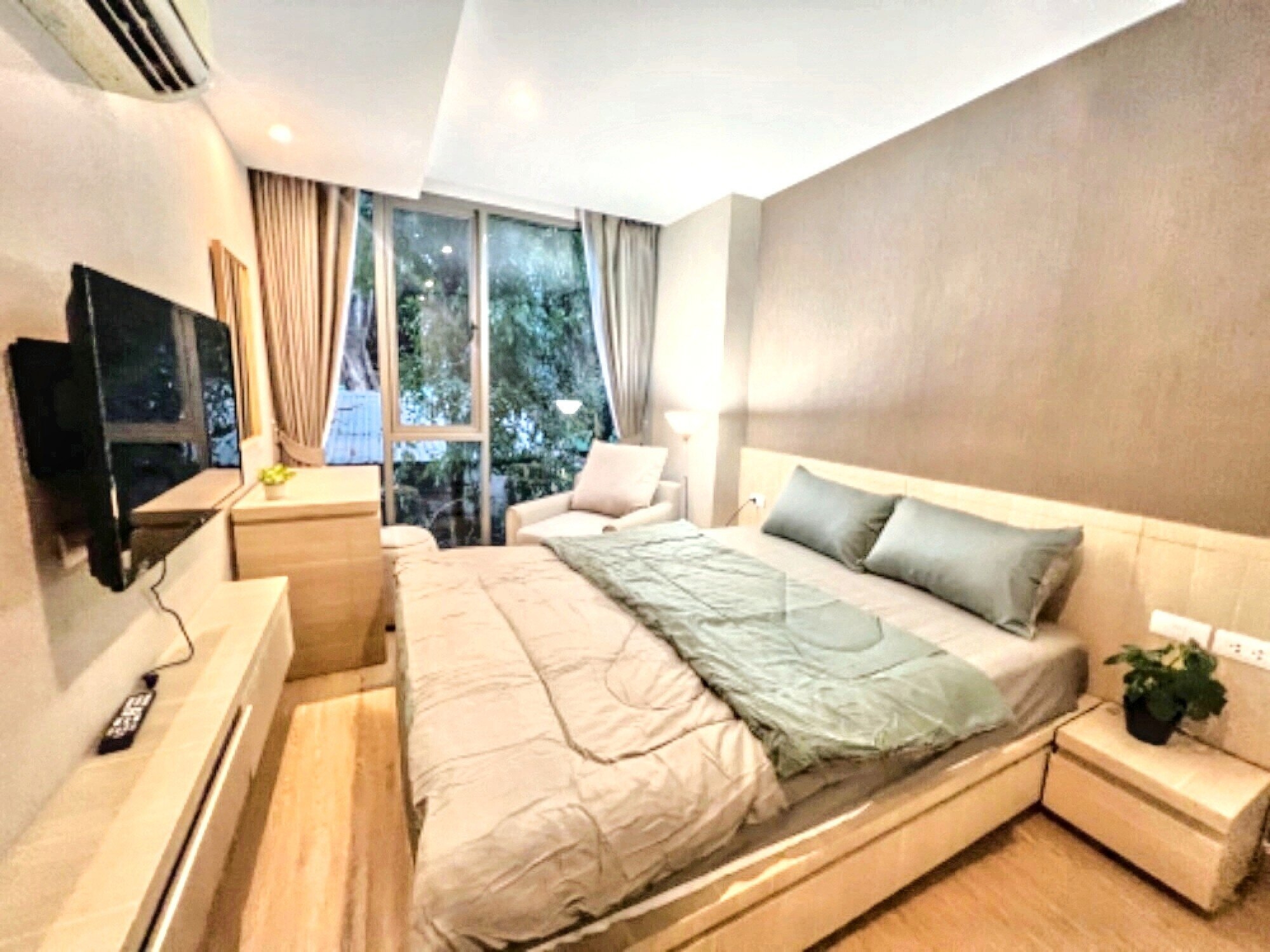 For Rent KLASS Silom ( BTS Chongnonsi)